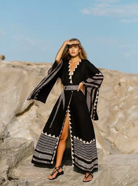 Black Kimono (4) Black Kimono (4)
