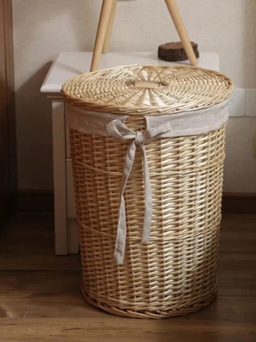 Round wicker basket for laundry