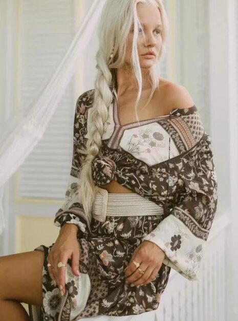 Beige Blouse (2) Beige Blouse (2)